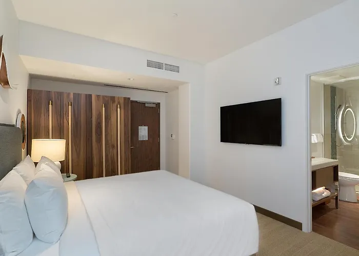 Upper Floors King Room